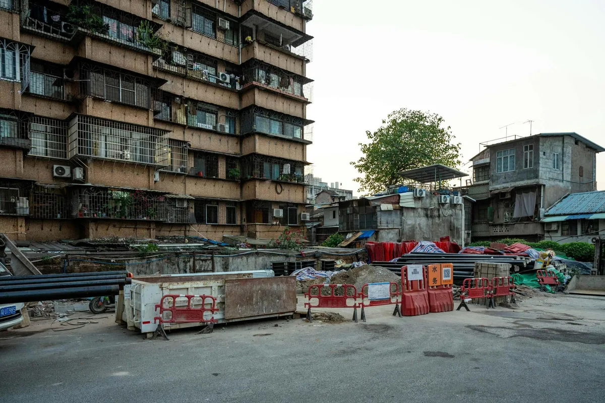dangerous-old-building-reconstruction-vs-urban-renewal