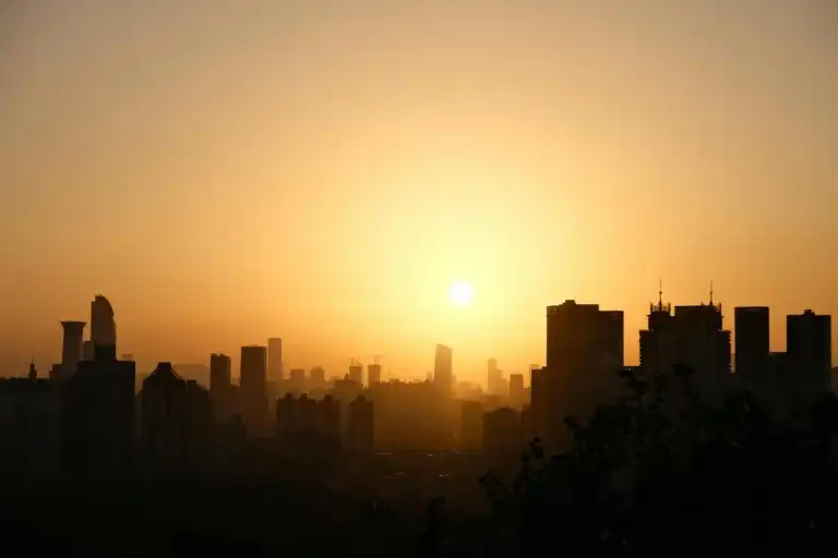 2025 房租為什麼一直漲?六都租金行情漲幅預測:租屋族應對房東漲租的 3 大省錢策略